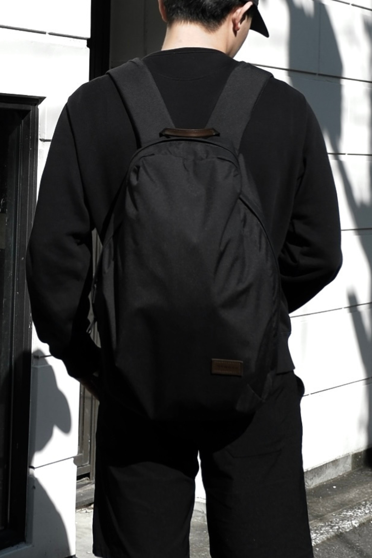 Classic Rucksack Black (Leather - Brown) – DEMODY Classic Rucksack Black (Leather - Brown) – DEMODY
